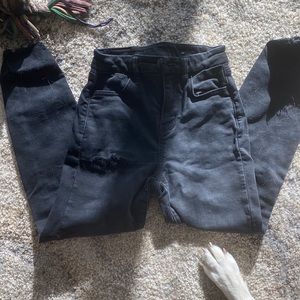Short black ripped jeans 000